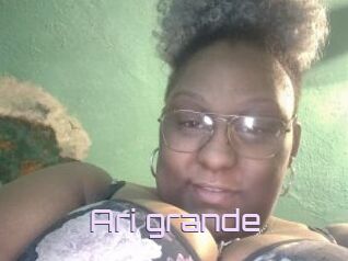 Ari_grande