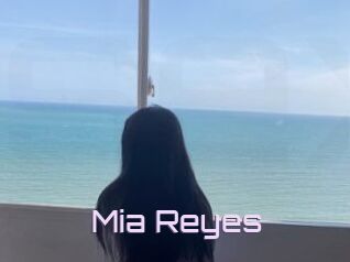 Mia_Reyes